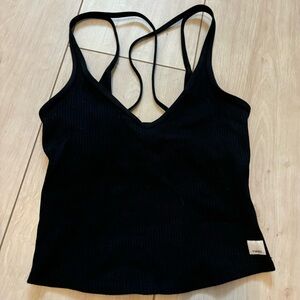 Vuori Ribbed Crop Tank